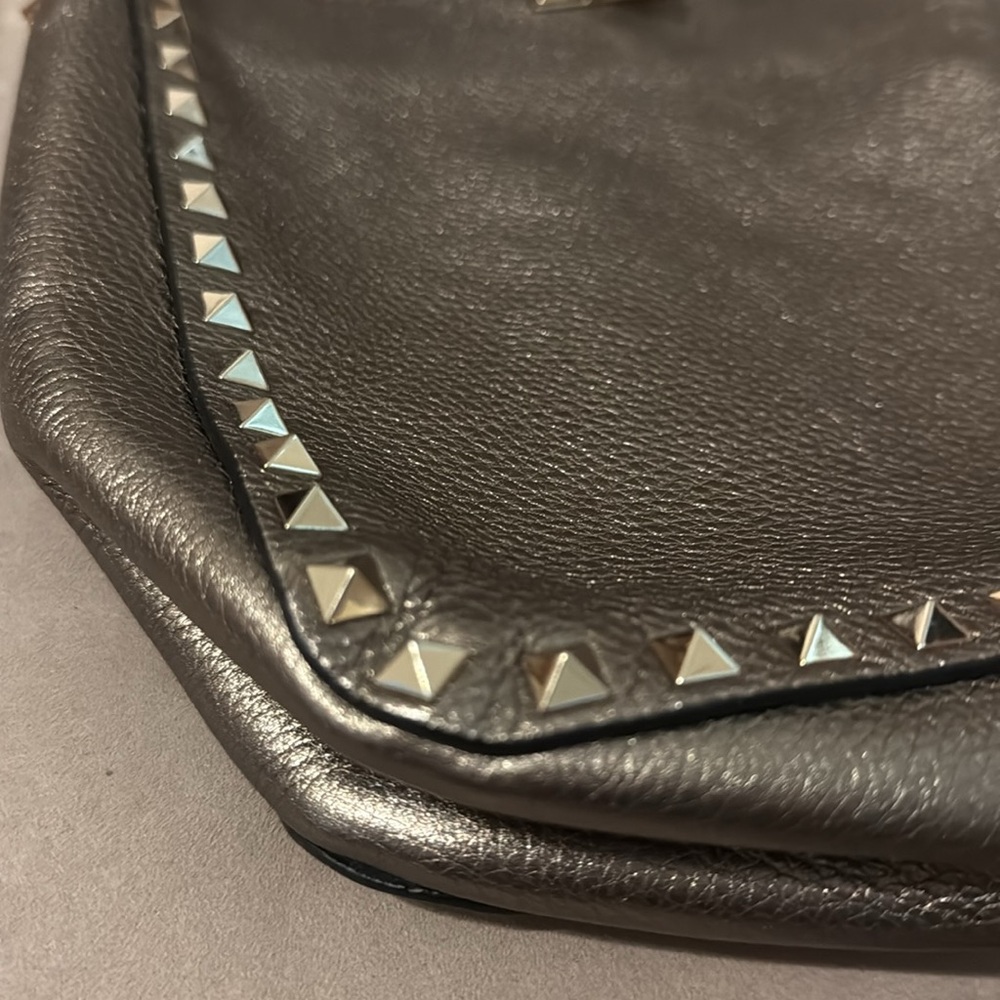 Authentic Valentino Garavani Rockstud Crossbody Hobo Metallic Leather Medium sz - Picture 6 of 16